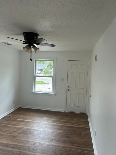 Building Photo - 12605 Johnson Dr
