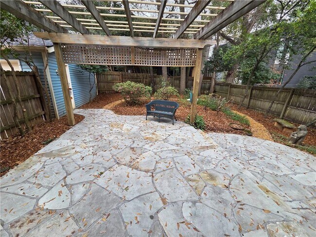 Building Photo - 8 Old Decatur Cir