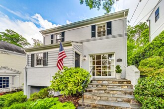 Building Photo - COMING SOON - Stunning 4 bed + 2 full & 2 1/2 bath Classic in NW DC