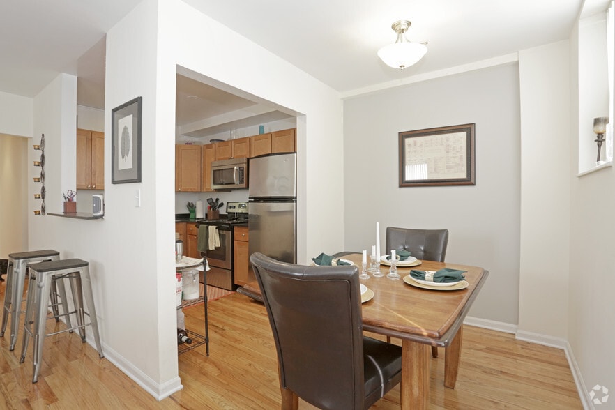 Tier 07 - Dining Room - Sheridan Plaza - 4607 N Sheridan Rd