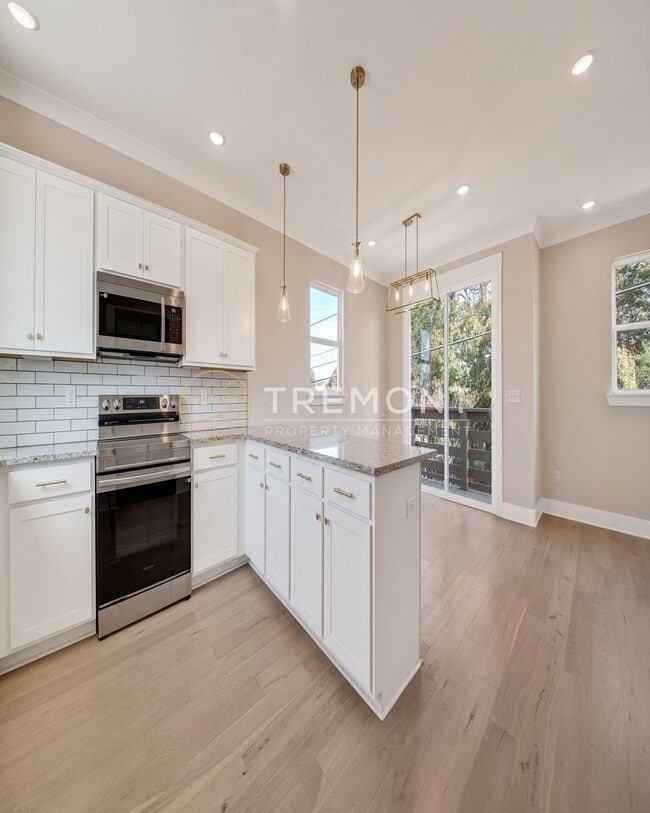 Building Photo - 1215 J Andrews Pl