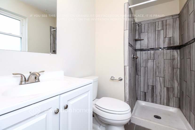 Building Photo - 10970 Newland St