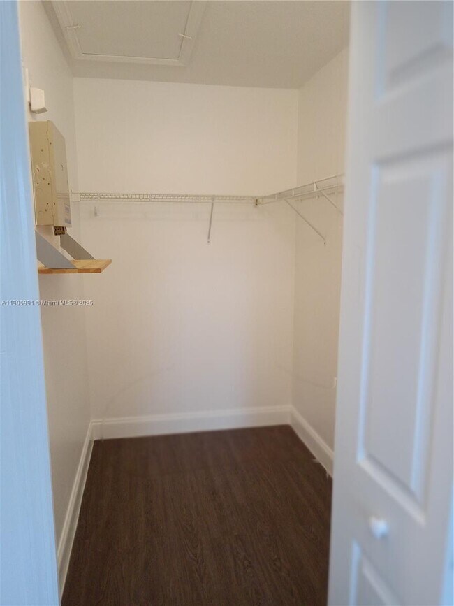 Building Photo - 1270 SE 27th St