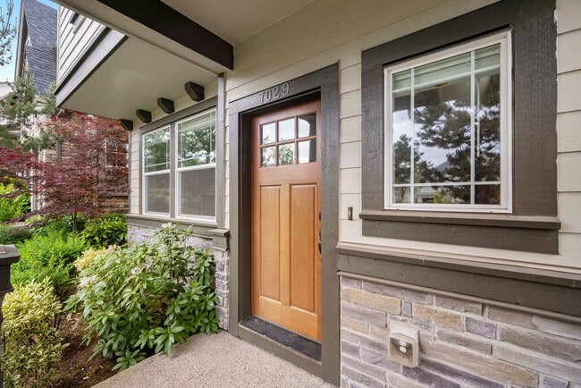 Building Photo - Bright, clean 3-bdrm/2.5-bath home in Beth...