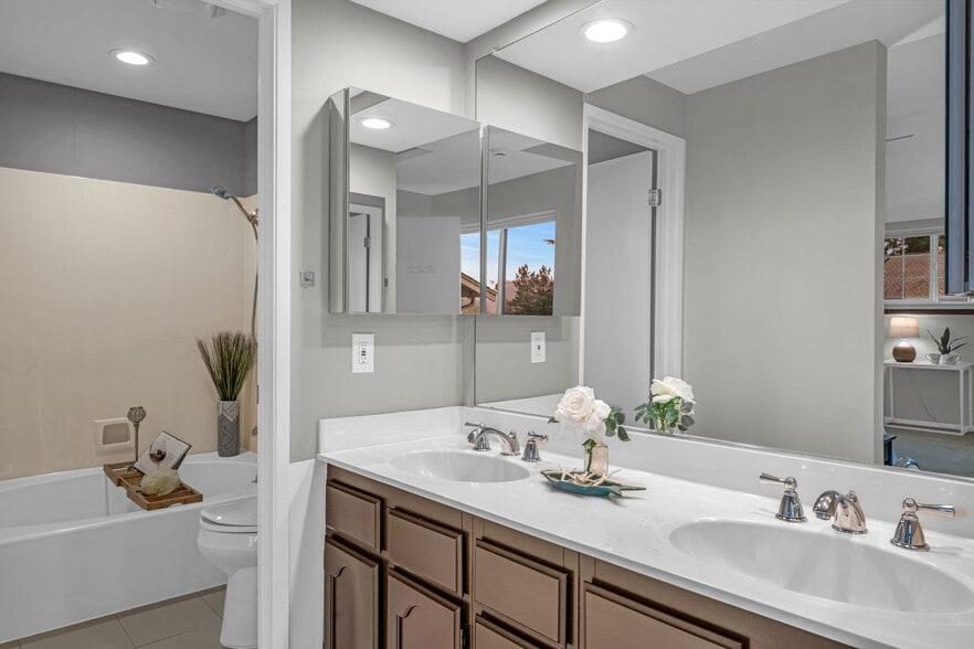 Building Photo - 16130 SE 33rd Cir