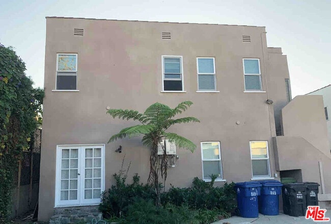 Building Photo - 994 Stearns Dr