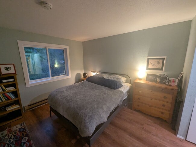 Building Photo - 2 bed/1 bath Crowhill condo on Douglas- Unfurnished