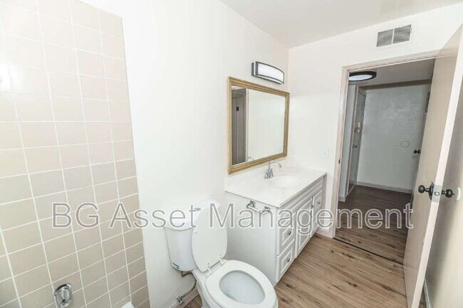 Building Photo - 10 Lee St