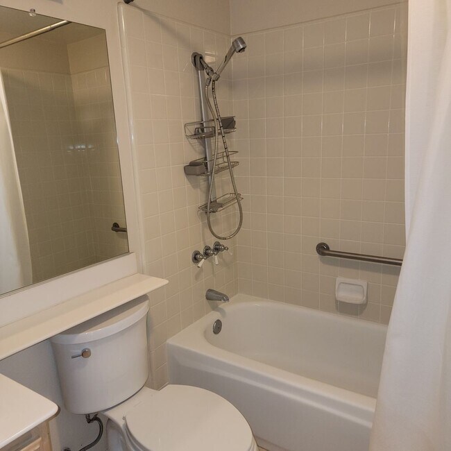 Building Photo - The Colony at Mandalay Beach 2 + 2 Single ...