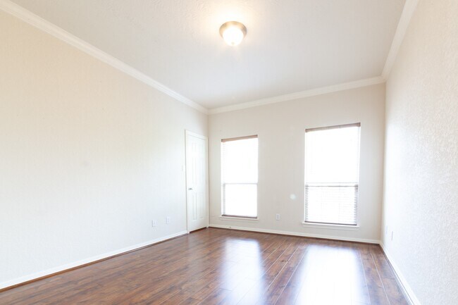 Building Photo - 3206 Holly Thicket Dr