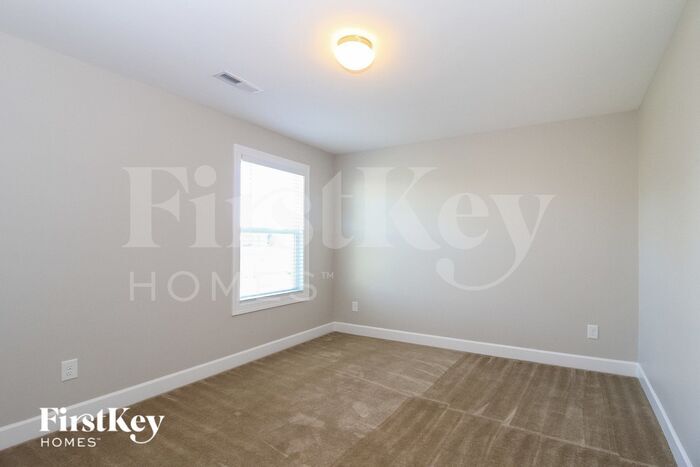 Building Photo - 707 Traveller Dr