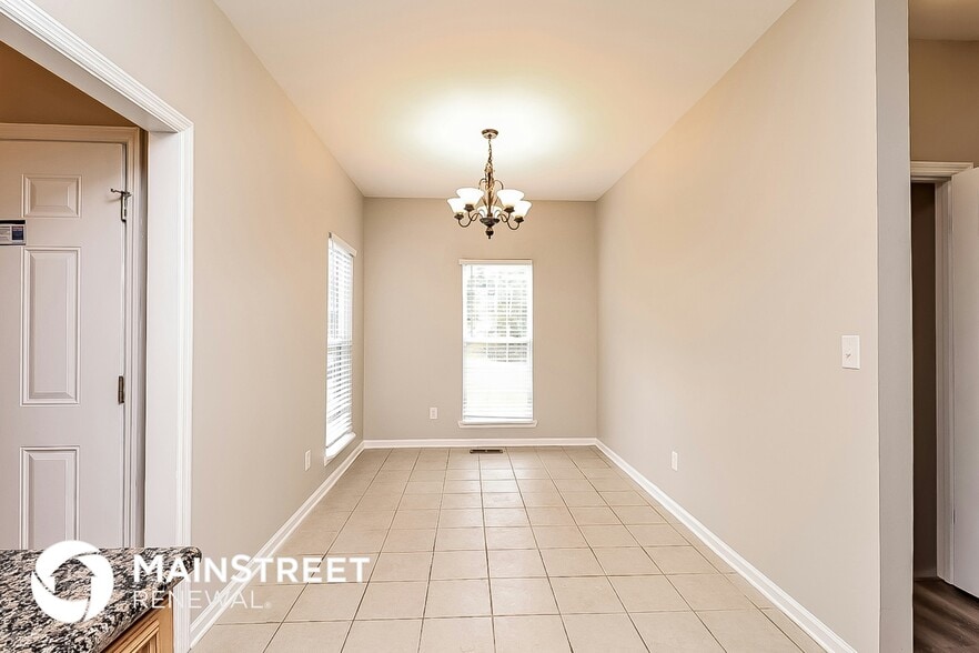 Building Photo - 1298 Railroad Dr