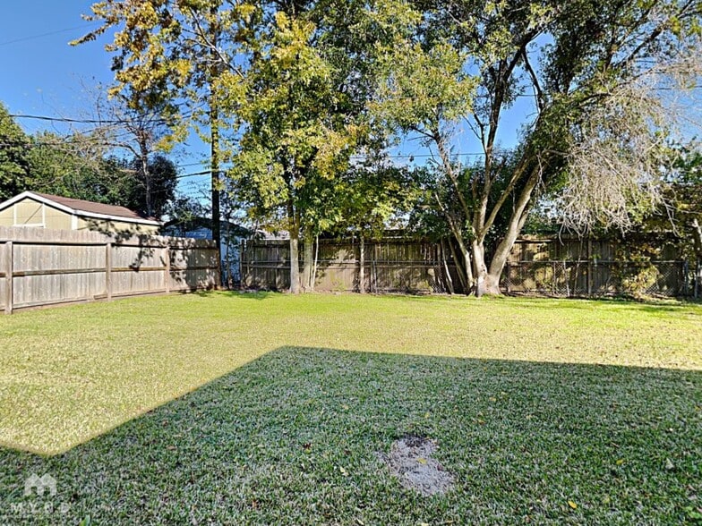 Building Photo - 14515 Alrover St