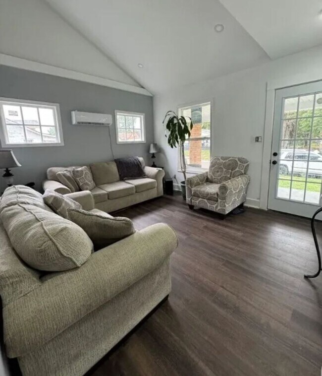 Building Photo - Osmond Duplex