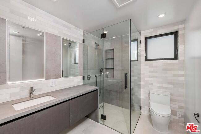 Building Photo - 2714 Highland Ave