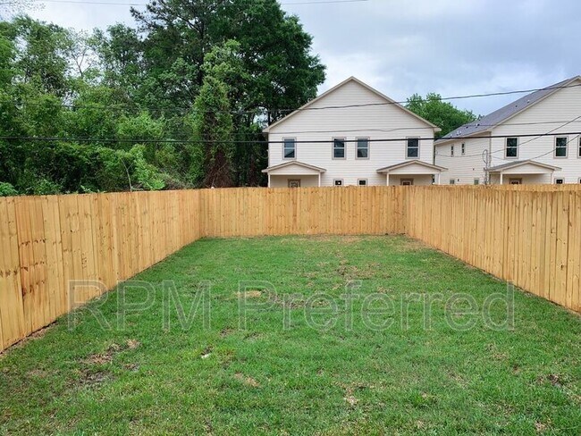 Building Photo - 3907 Lynnfield St