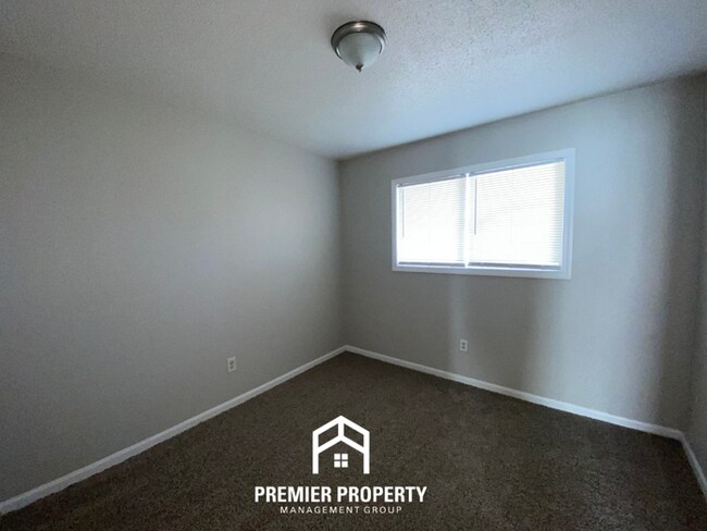 Building Photo - 3796 St Elmo Ave