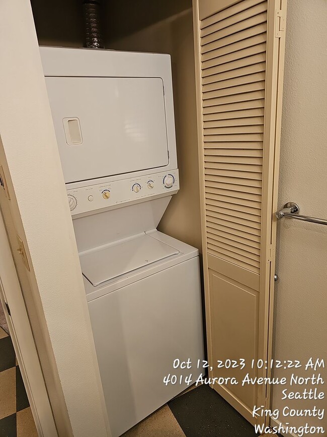 Building Photo - Cobrizo Condominium - $1695.00 1 bedroom, ...