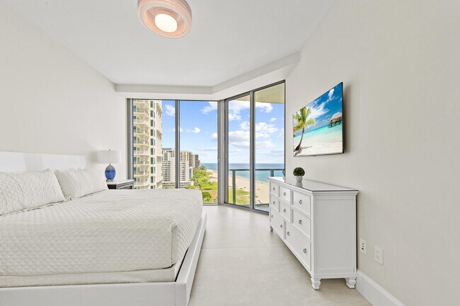 Building Photo - 3100 N Ocean Dr