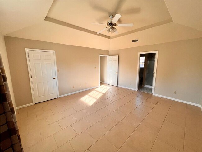 Building Photo - 1405 Ave L