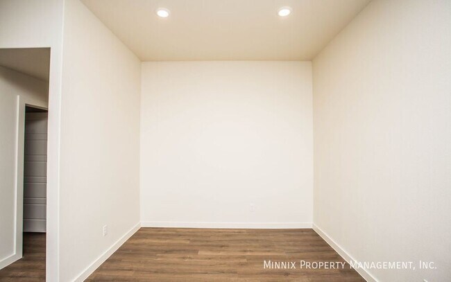 Building Photo - 2134 Langford Ave