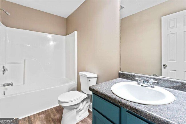 Building Photo - 930 Hall St NW