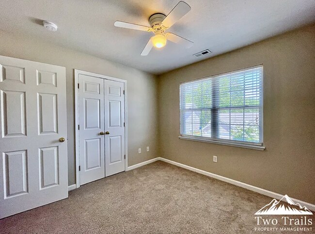 Building Photo - 3 BED/2.5 BATH TOWNHOME IN ARDEN