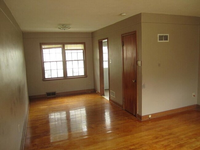 Building Photo - 2407 Knapp St