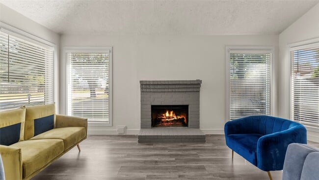 Building Photo - 2107 Charlton House Ln