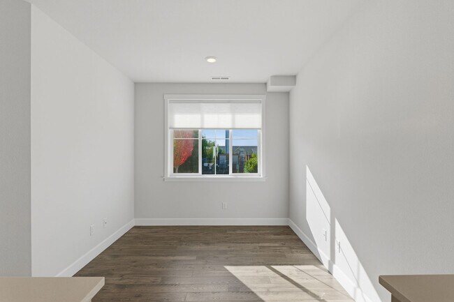 Building Photo - 3 Bedroom, 3.5 Bathroom Cooper Mountain Townhouse