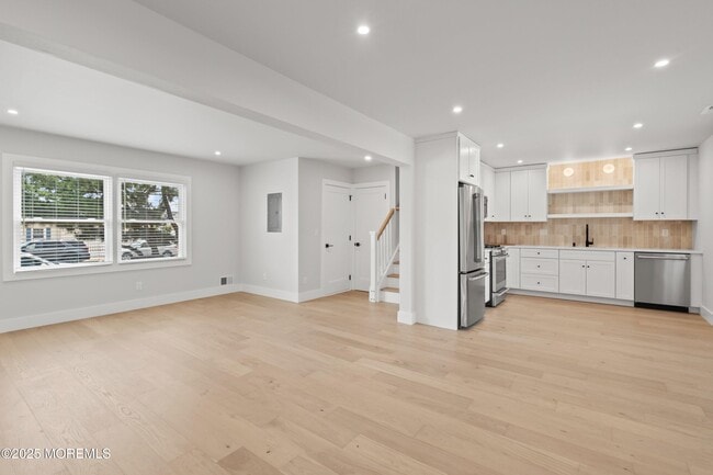 Building Photo - 75 Grand Central Ave