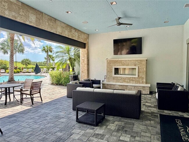 Building Photo - 6111 Mesa Gln