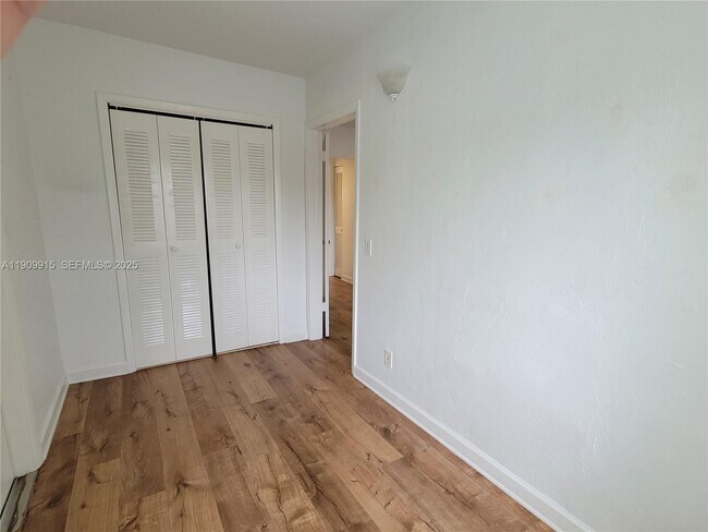 Building Photo - 3433 SW 12th St