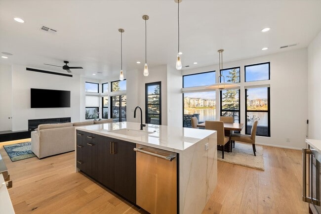 Building Photo - Waterfront End-Unit | 3 Bed | 3 Bath | 2,189 Sq. Ft. | Gated Community | Luxury Lake Living