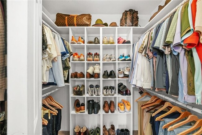 Building Photo - 815 McGill Park Ave NE