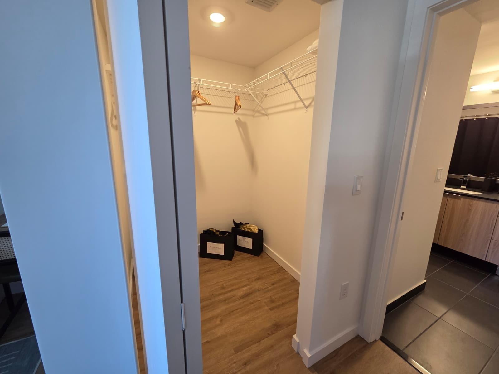 Building Photo - 751 E 28th St