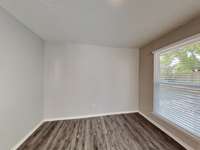 Building Photo - 209 Greenshire Dr