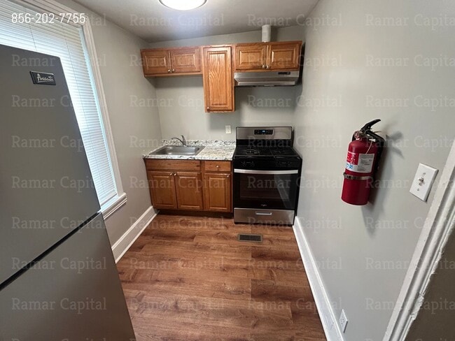 Building Photo - 912 Mt Ephraim Ave