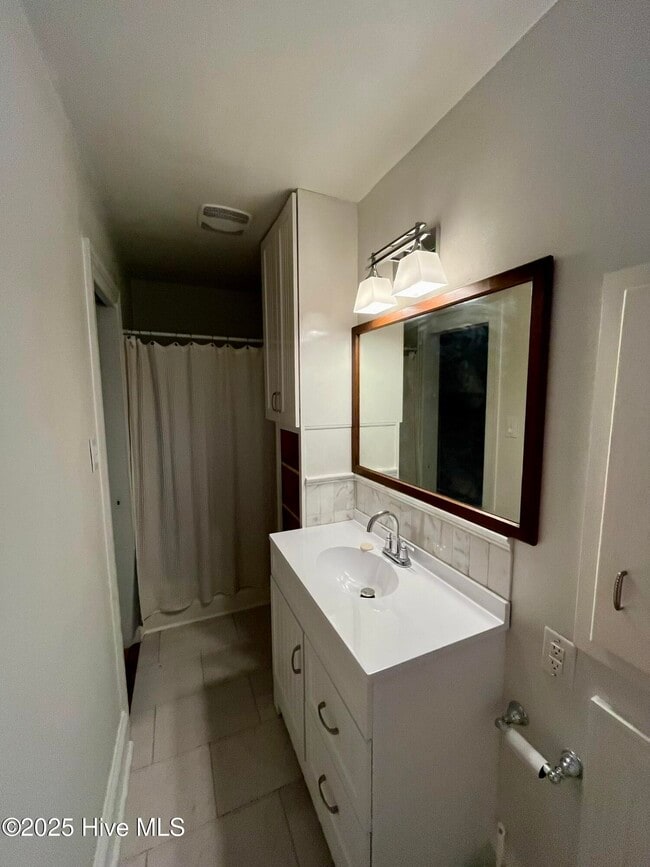 Building Photo - 2417 Slay Dr