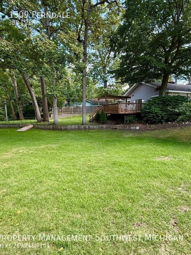 Building Photo - 1509 Ferndale-