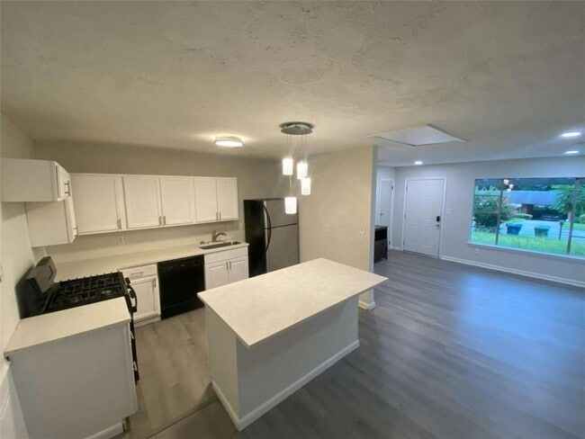 Building Photo - 85 Delmoor Dr NW
