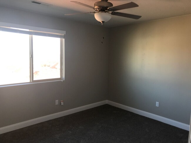 Building Photo - Very nice Townhouse in Santa Clara, with a...