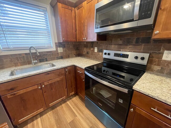 Building Photo - Never Occupied - Brand New 2 bedroom 2 bath Duplex in Kimberling City, MO - Ask us about Move In ...