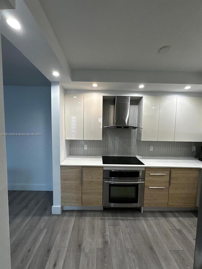 Building Photo - 5600 Collins Ave