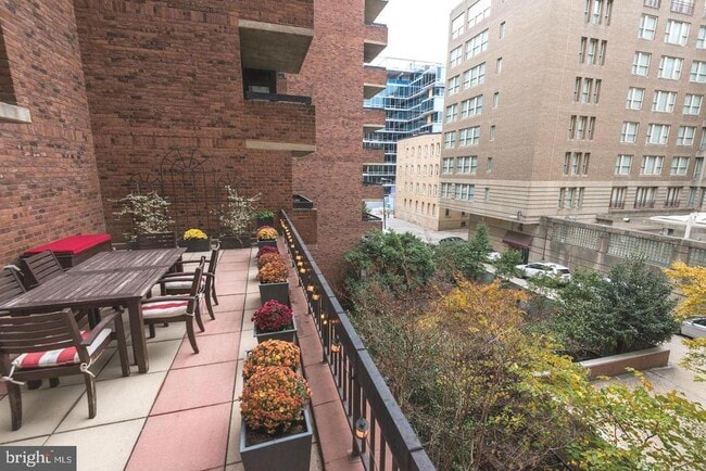 Building Photo - 1140 23rd St NW