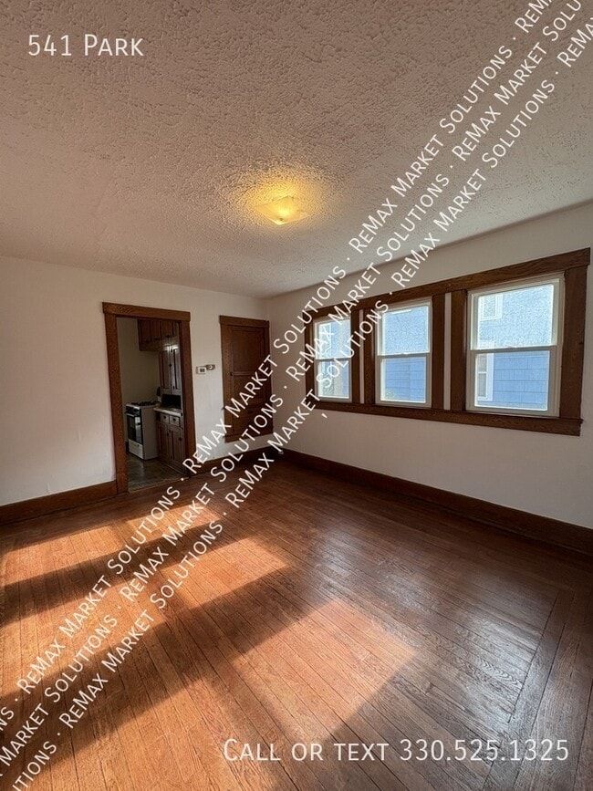 Building Photo - 541 Park-