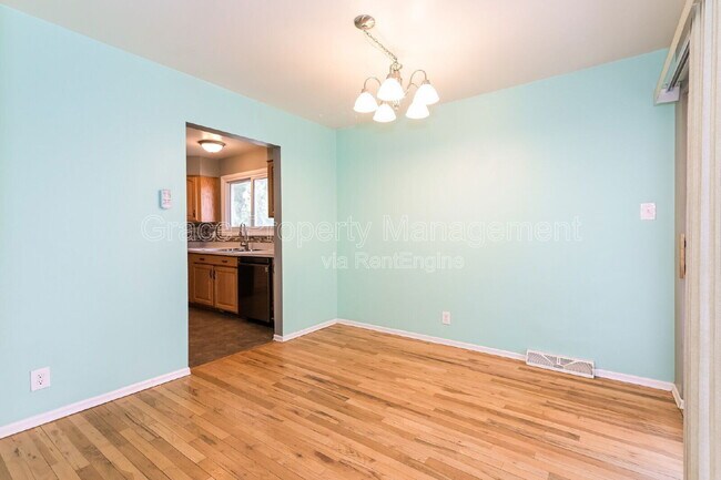 Building Photo - 2871 S Golden Way