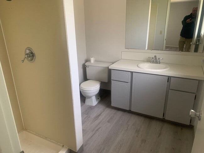 Building Photo - HALF OFF SECOND MONTH'S RENT WITH SIGNED LEASE