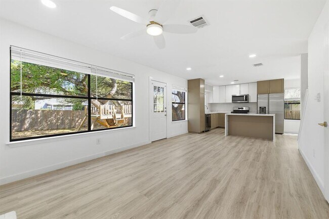 Building Photo - 1707 Yucca Ln