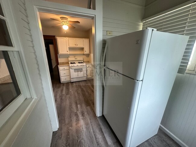 Building Photo - Charming 3 bed / 1 bath house for rent-4545 Fairmount Ave Kansas City, MO 64111 -   $1495 Rent